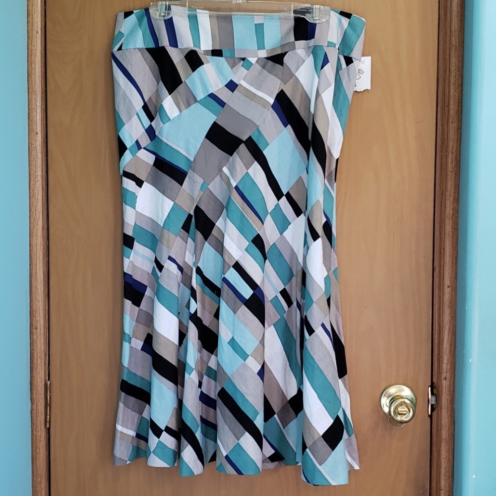 💰5/$25💰 NWT Emma James skirt size 14